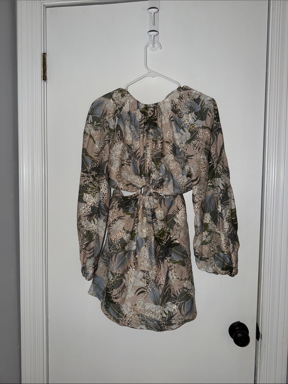 NWT- Gianni Bini- size 4- Floral Tie-Waist Blouse Dress in Taupe, Olive & Slate